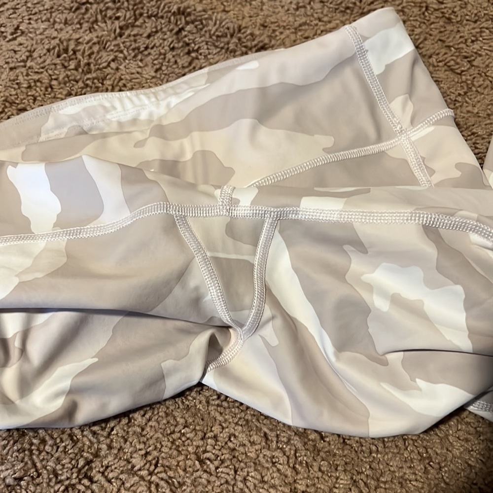 ATHLETA White Camo Contender PowerLift 7/8 Leggings Medium Tall (29“) - Picture 7 of 11